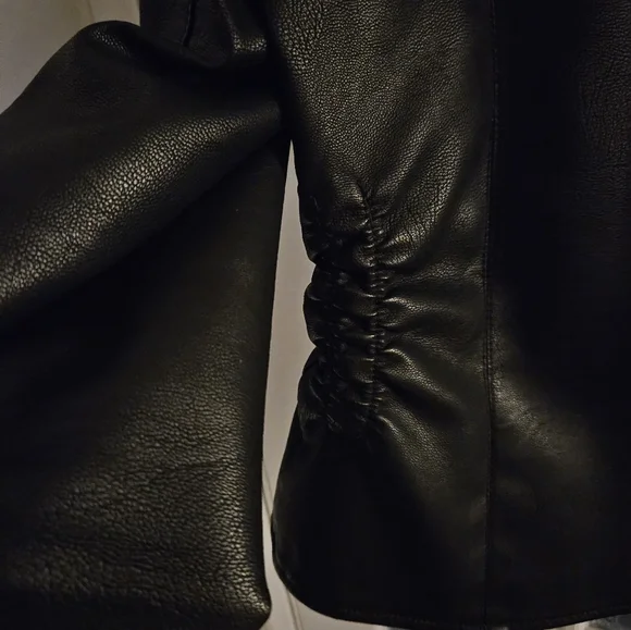 Suzy Shier Women's Pleather/Faux Leather Black Biker Jacket in Medium - Picture 7 of 11